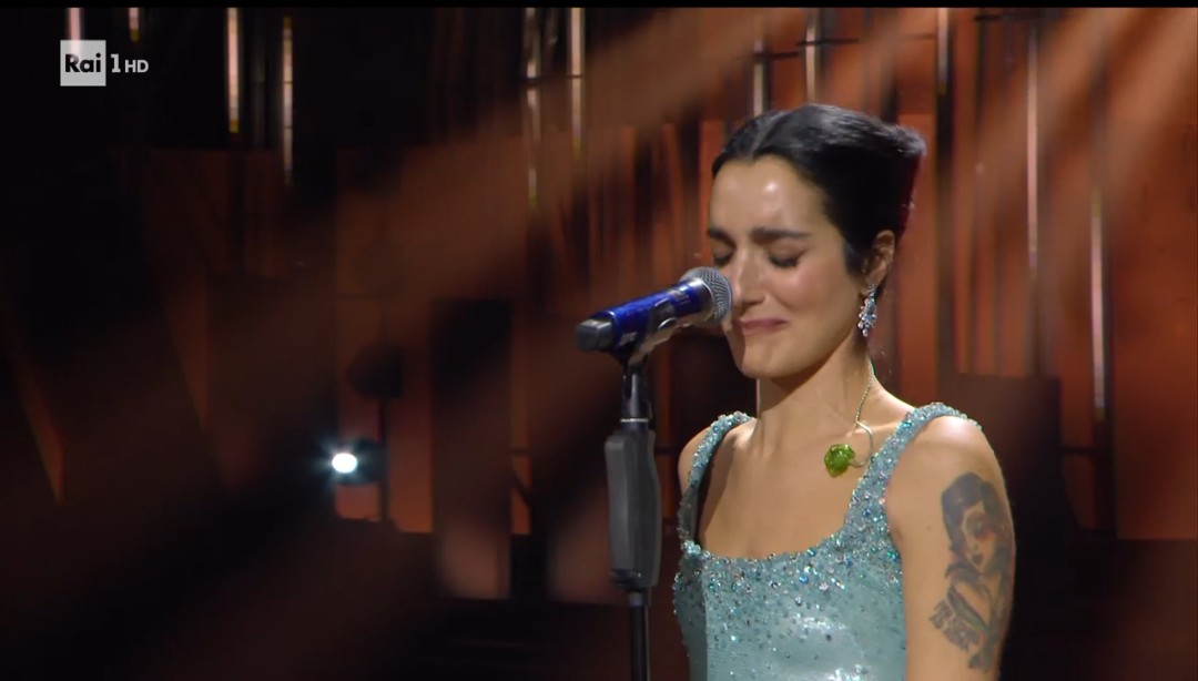 TecheTecheTheo's tweet photo. Semplicemente non ci meritiamo Levante, Artista con la maiuscola (ti amo, luce) #Sanremo2026 https://t.co/fw3UVQLPiR