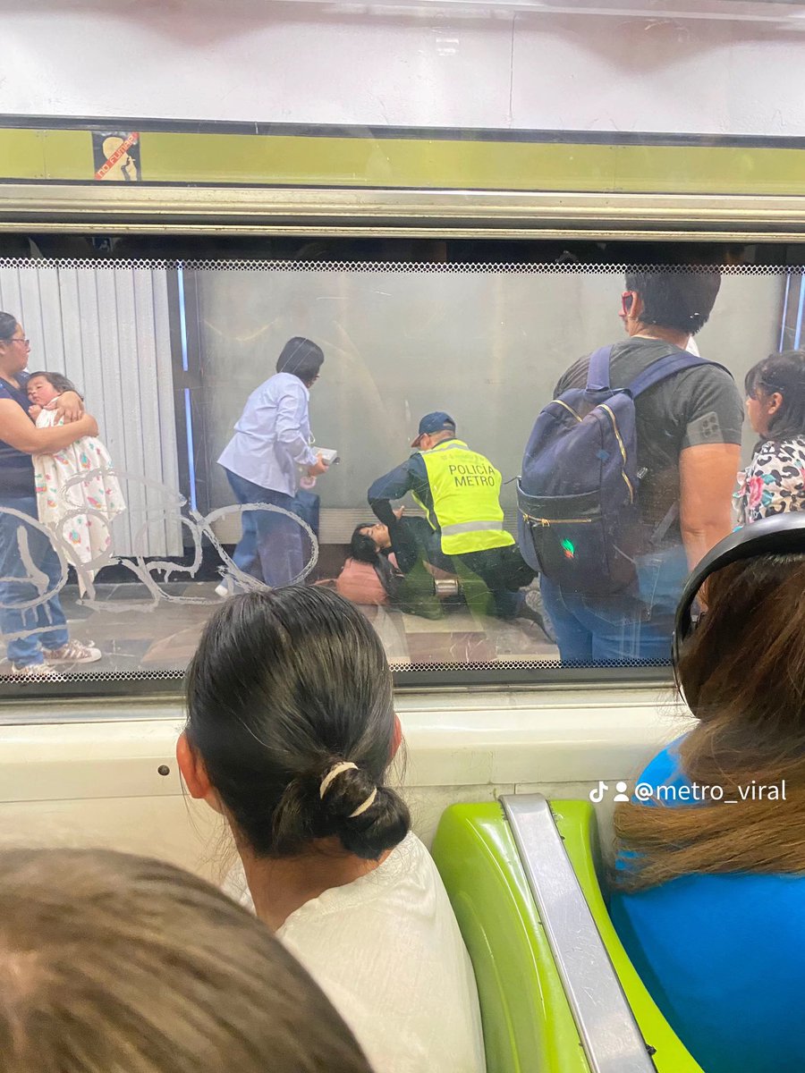 El Metro de Ciudad de México 🇲🇽 <a href="/MetroCDMX/">MetroCDMX</a> nos está asfixiando🚨

No es normal, no es "un incidente más", y no es culpa del usuario. 

Hoy, una vez más, el #MetroCDMX se convirtió en una trampa de calor y desesperación. 

Mientras las autoridades hablan de "mejoras" y