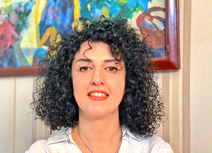 Por ellas, por su coraje y por su ejemplo. Honor para las mujeres que lucharon en solitario, durante años, contra la tiranía islamista.
Todo el reconocimiento para ellas.