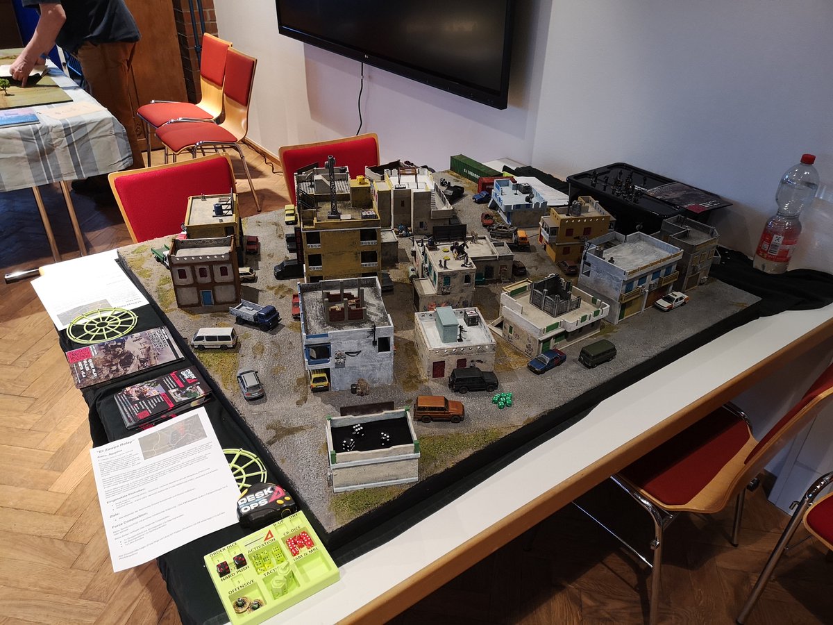 desk_ops_de's tweet photo. Firstbday over at the Hamburg Tactoca Convention with lots of demo games donr of Dynamic Infantry Combat and i am sooo delighted to have received  overwhelming positive feedback.

Beyond hyped to work further and harder on the rules 🤩

Tomorrow another last day of demo games! https://t.co/9DN64455LK