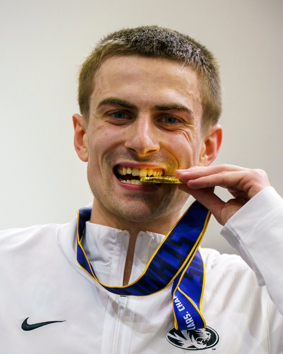 🏆 SEC CHAMPION 🏆
Drew Rogers is the Southeastern Conference men’s mile champion, taking first in 4:02.42‼️

#MIZ 🐯