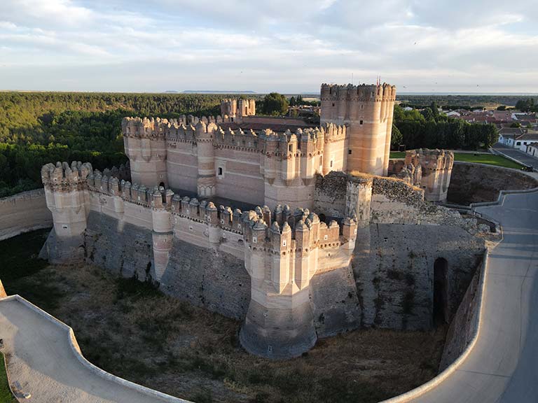 MiguelLuisSanz1's tweet photo. Castillo de Coca, Segovia. https://t.co/ikgY32fvTK