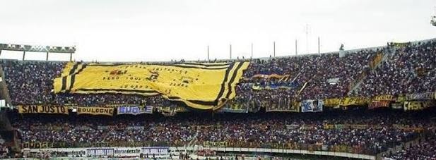 Pensar que en la bombonegra se ve así y en el monumental es un pañuelo para sonarse los mocos de lo chiquito que es: