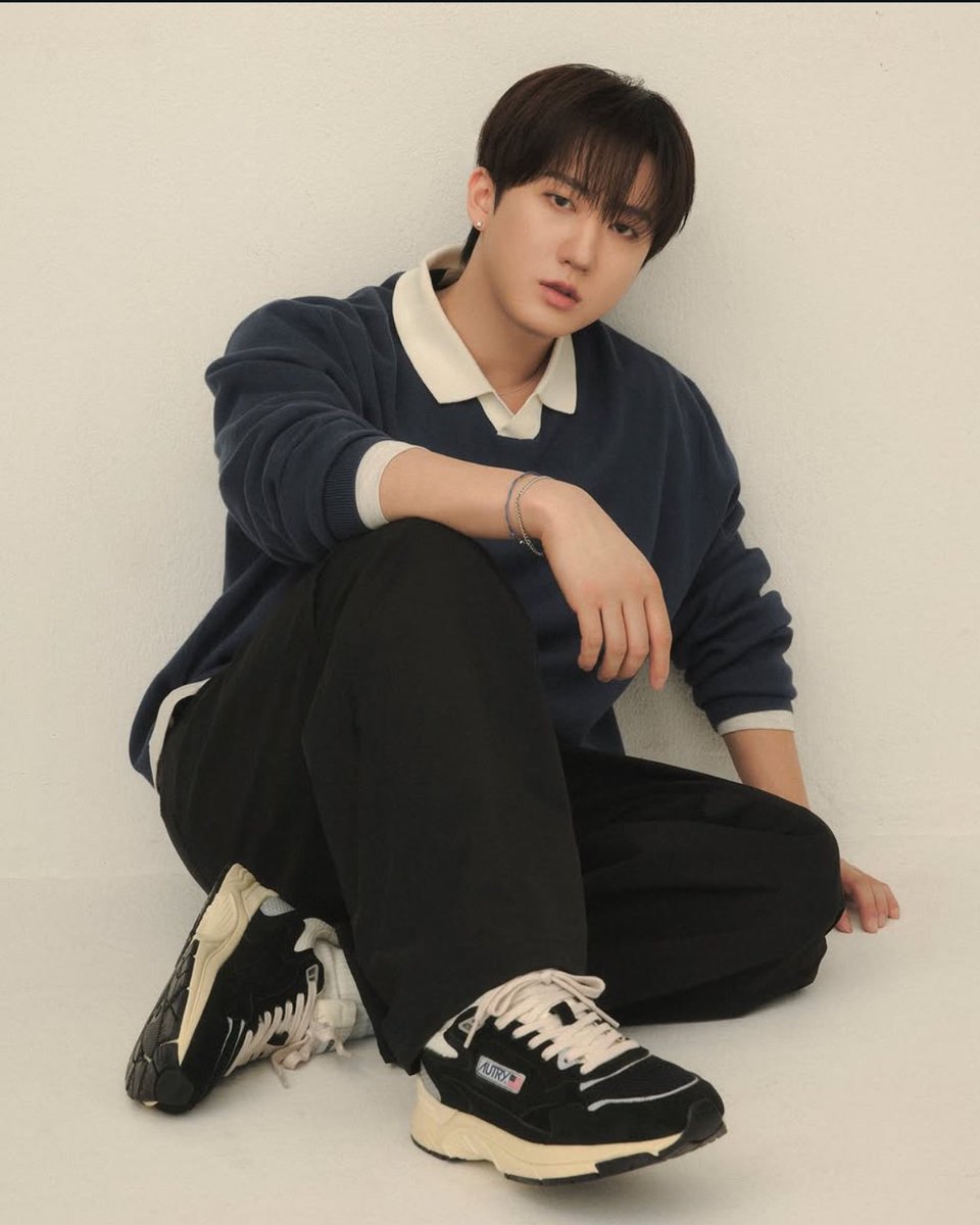 260228 ㅡ autry instagram ♡⁠

"Dikenal luas atas bakat multitalentanya sebagai rapper, singer, penulis lagu, dan produser rekaman, #Changbin; ikon global yang mewujudkan energi kreatif dan kepercayaan diri yang karismatik, yg secara alami selaras dengan Autry."

#CHANGBINxAUTRY