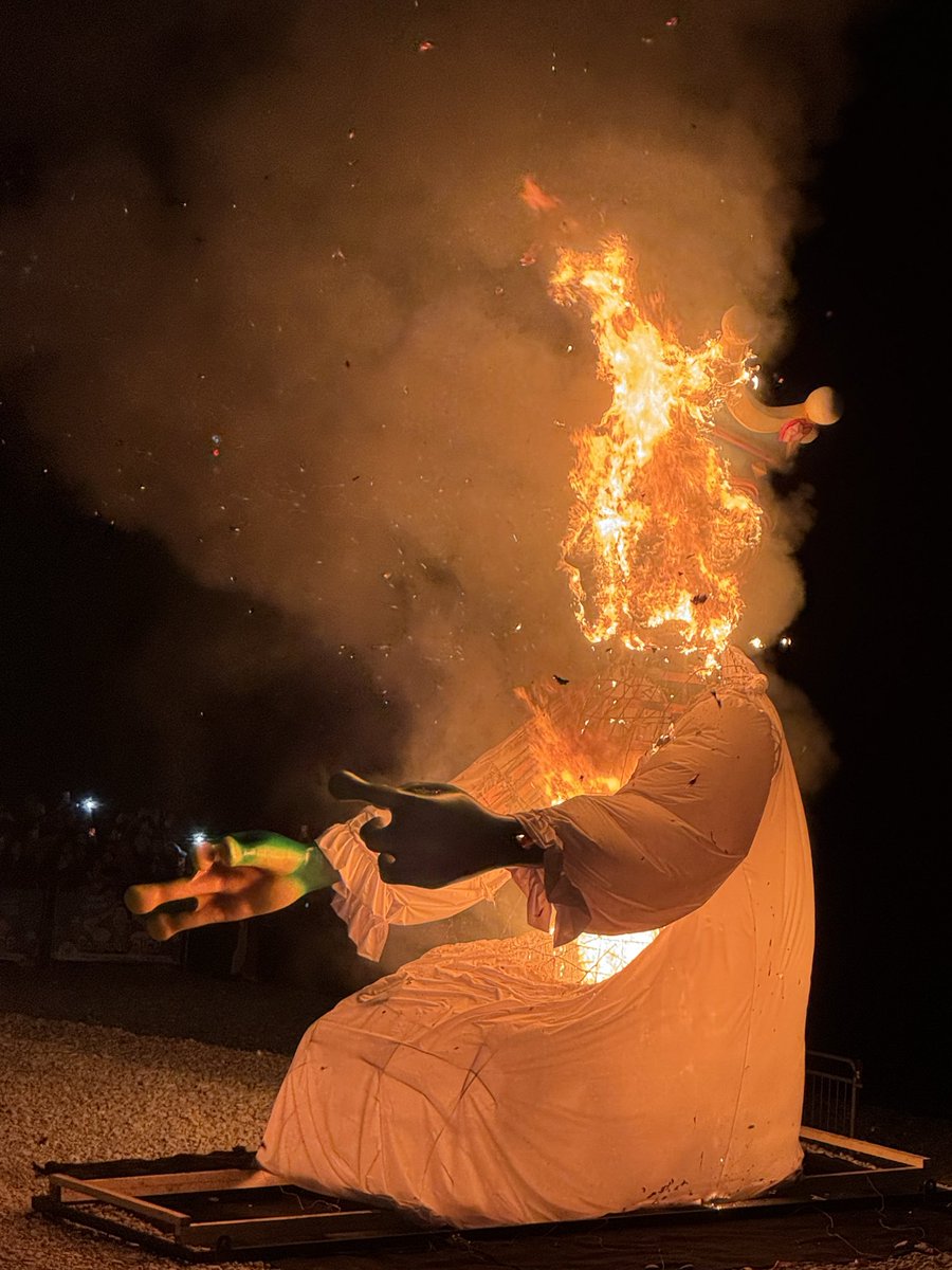 PMdeNice tweet media