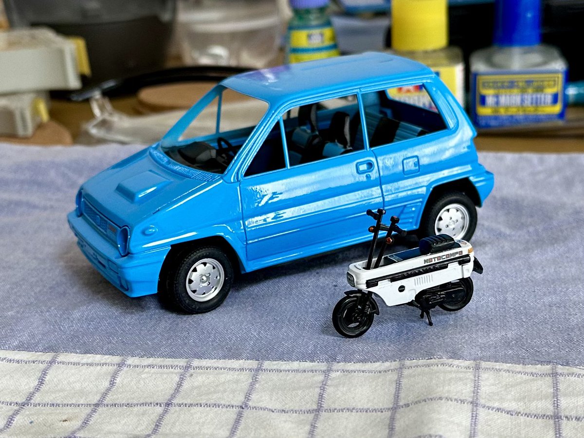 ボディ1色目後のクリア塗装乾燥待ちですが、仮組みしてみてモチベ維持