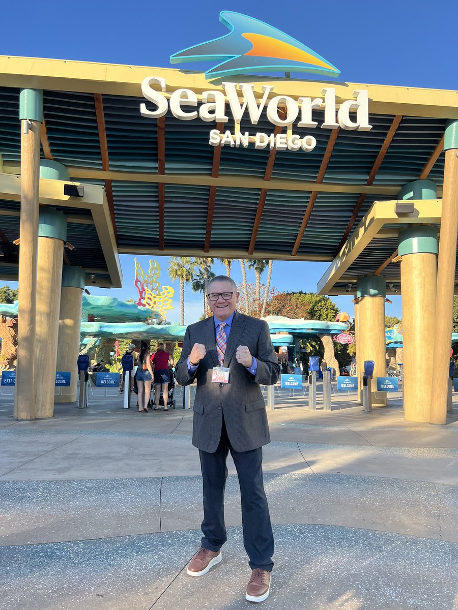 ErnestoAmador's tweet photo. Gran noche la que vivimos en @SeaWorld con la velada de #NoBoxingNoLife @CANELOTEAM https://t.co/afGpggzEnZ