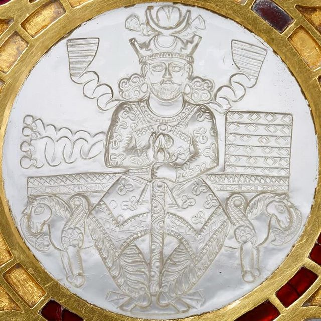 singhsahana's tweet photo. Once upon a time, an Iranian emperor sent his royal physician to India to bring the Sanjeevani herb, which revives the dead. I am speaking of Khosrow I (also called Anushirwan). Borzuya, the physician spent much time in the Himalayas but could not get the herb. Finally, he learned from the sages that the real Sanjeevani is knowledge. It was Borzuya who took back the stories of Panchatantra to Iran, which became the first bestseller in the world. Khosrow I would scarcely have guessed that his land would one day be overrun by an ideology that was allergic to knowledge and would burn libraries. Let us see if the end of Kaminey era will bring any change. I hope more and more Iranians will learn about their great history and try to reclaim it.