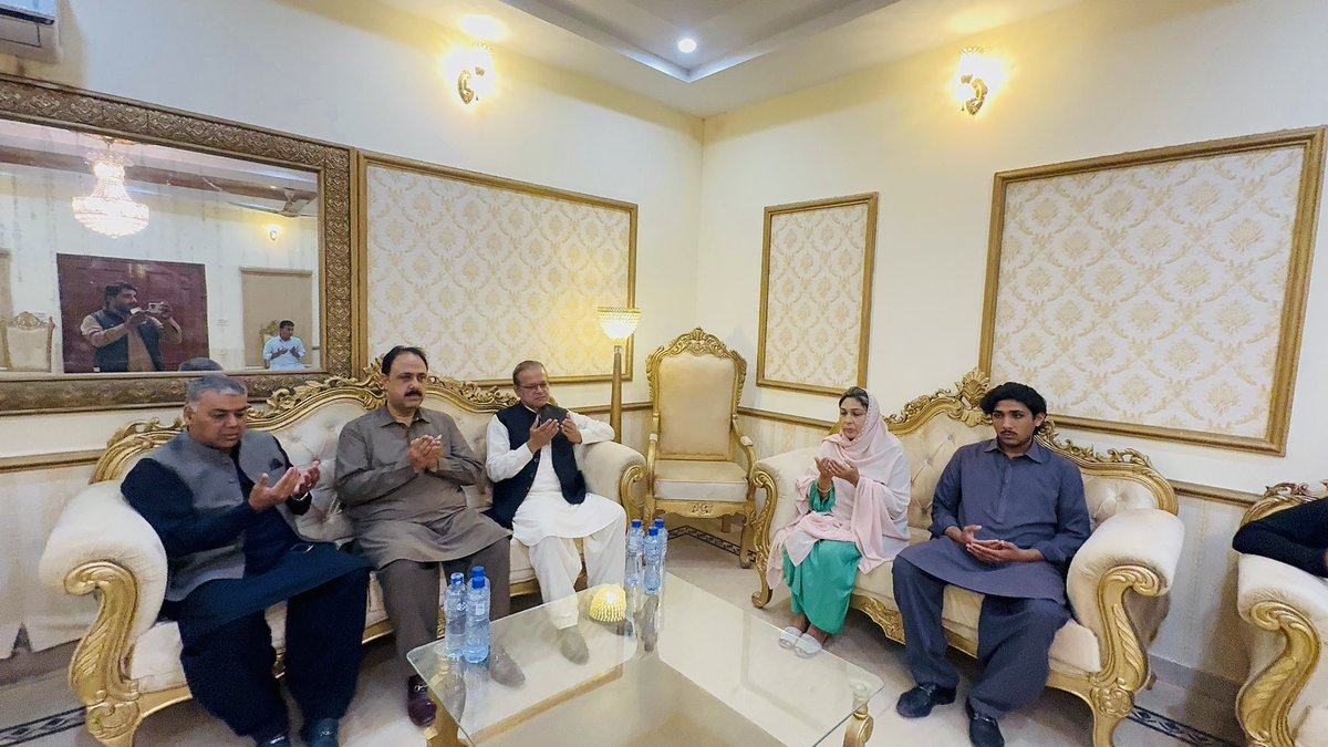 AyeshaArshadKh2's tweet photo. #NA142
#Pp201
لودھی ہاؤس ہڑپہ شہر ،
وزیر مملکت منصوبہ بندی پلا ئننگ اینڈ ڈویلپمنٹ چوہدری ارمغان سبحانی گجر ،
چوہدری طارق سبحانیMPA و چئیرمن لینڈ ریکارڈ پنجاب ،
کی ہڑپّہ آمد
میری والدہ کے لئے فاتحہ خوانی اور اظہار تعزیت https://t.co/8iY6ciXkIX