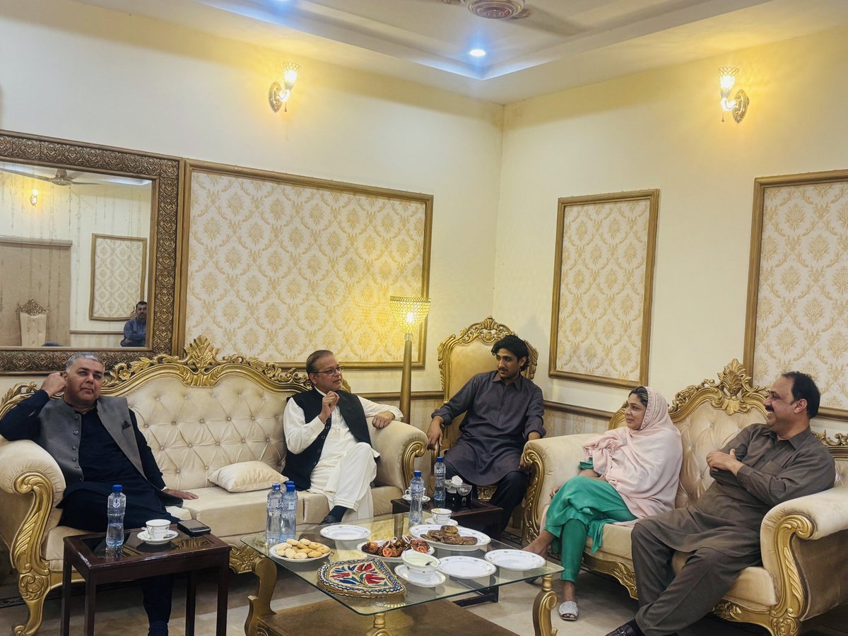 AyeshaArshadKh2's tweet photo. #NA142
#Pp201
لودھی ہاؤس ہڑپہ شہر ،
وزیر مملکت منصوبہ بندی پلا ئننگ اینڈ ڈویلپمنٹ چوہدری ارمغان سبحانی گجر ،
چوہدری طارق سبحانیMPA و چئیرمن لینڈ ریکارڈ پنجاب ،
کی ہڑپّہ آمد
میری والدہ کے لئے فاتحہ خوانی اور اظہار تعزیت https://t.co/8iY6ciXkIX