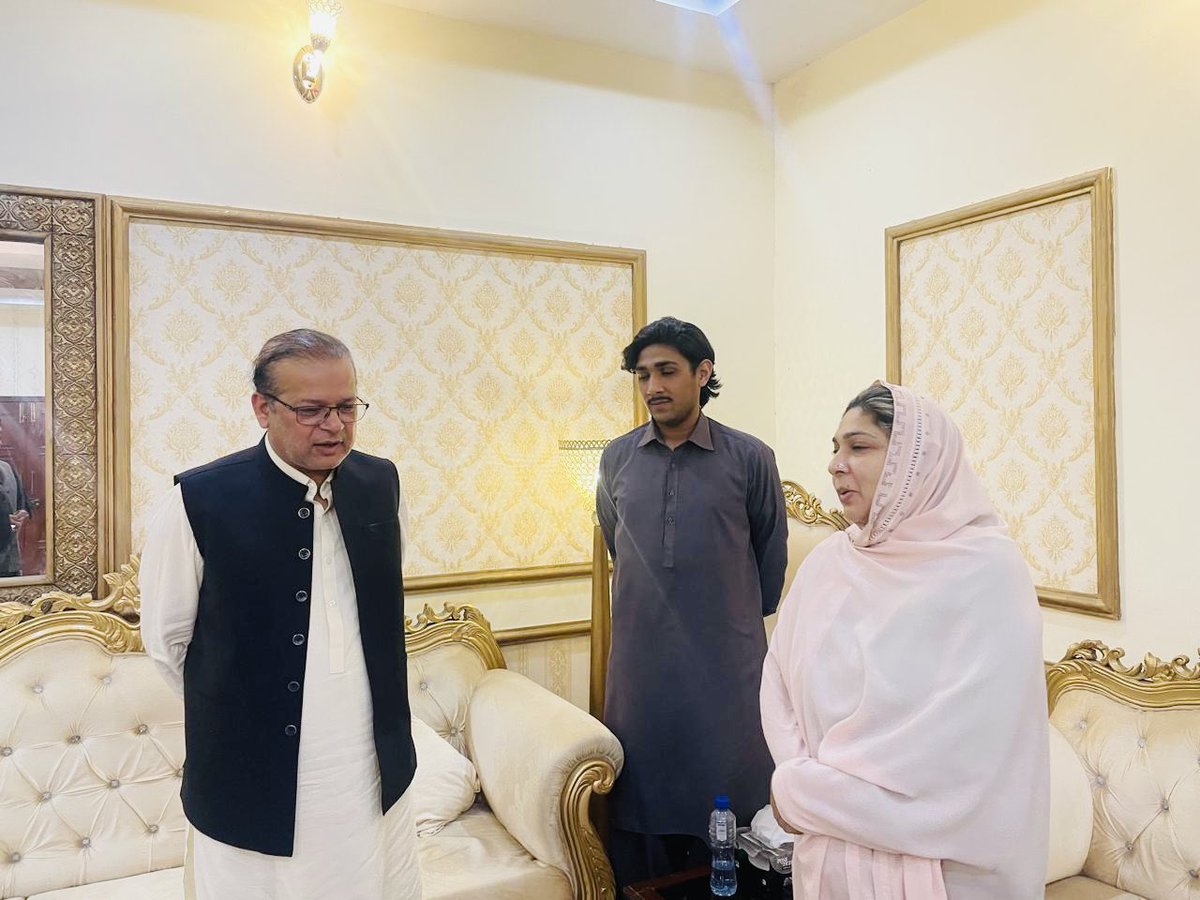 AyeshaArshadKh2's tweet photo. #NA142
#Pp201
لودھی ہاؤس ہڑپہ شہر ،
وزیر مملکت منصوبہ بندی پلا ئننگ اینڈ ڈویلپمنٹ چوہدری ارمغان سبحانی گجر ،
چوہدری طارق سبحانیMPA و چئیرمن لینڈ ریکارڈ پنجاب ،
کی ہڑپّہ آمد
میری والدہ کے لئے فاتحہ خوانی اور اظہار تعزیت https://t.co/8iY6ciXkIX
