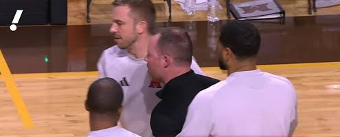 Miami (Ohio) coach Travis Steele throws speaker to ground in stunning tantrum before saving perfect season Full Video 👇👇 https://t.co/mcX7DE0NVC