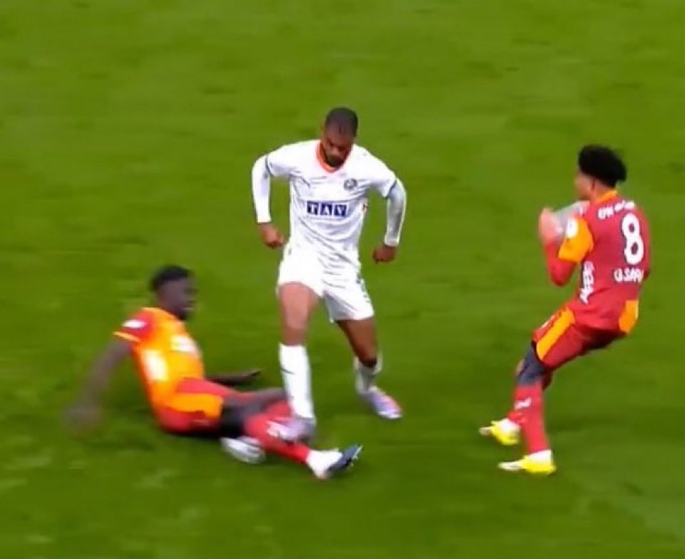 FUTBOL MASA BAŞI OYUNU DEĞİL, BİR SPORDUR.”