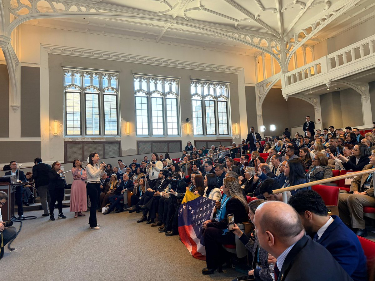 vente_mundo's tweet photo. Convención de Vente USA 🇺🇸 con la participación de los afiliados y simpatizantes en el país y, de nuestra coordinadora nacional y líder de las fuerzas democráticas de Venezuela, María Corina Machado (@MariaCorinaYA) 

🧵 https://t.co/LQAzJHkwSf