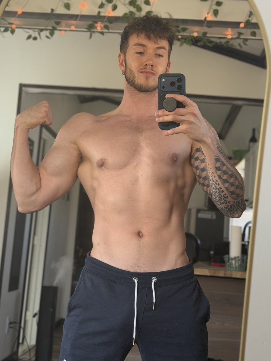 Finndomx's tweet photo. This omega wants his cash p*ssy fucked, so let’s help it 🤑

2💬/2🔄/2👍 15 minutes. 3 comment max. 

I want a good payday boys 😈 https://t.co/qt3cjs67ie