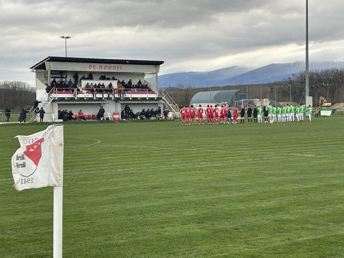 Zugig war es auf dem Acker, wo der FC Bavois dem SC Brühl St. Gallen mit 1:2 unterlag. Das ganze für Punkte in der Promotion League (Level 3🇨🇭) und Züge gab’s auch.
Trainspotter paradise