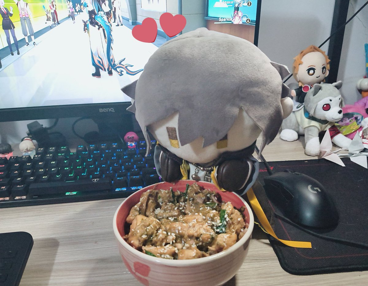 I had prepared my lunch but... I'm not hungry, eat it Caelus, just leave me some for later 

(I'll take a nap in the chair, leaving the game on while it's gets the materials for Sparxie)