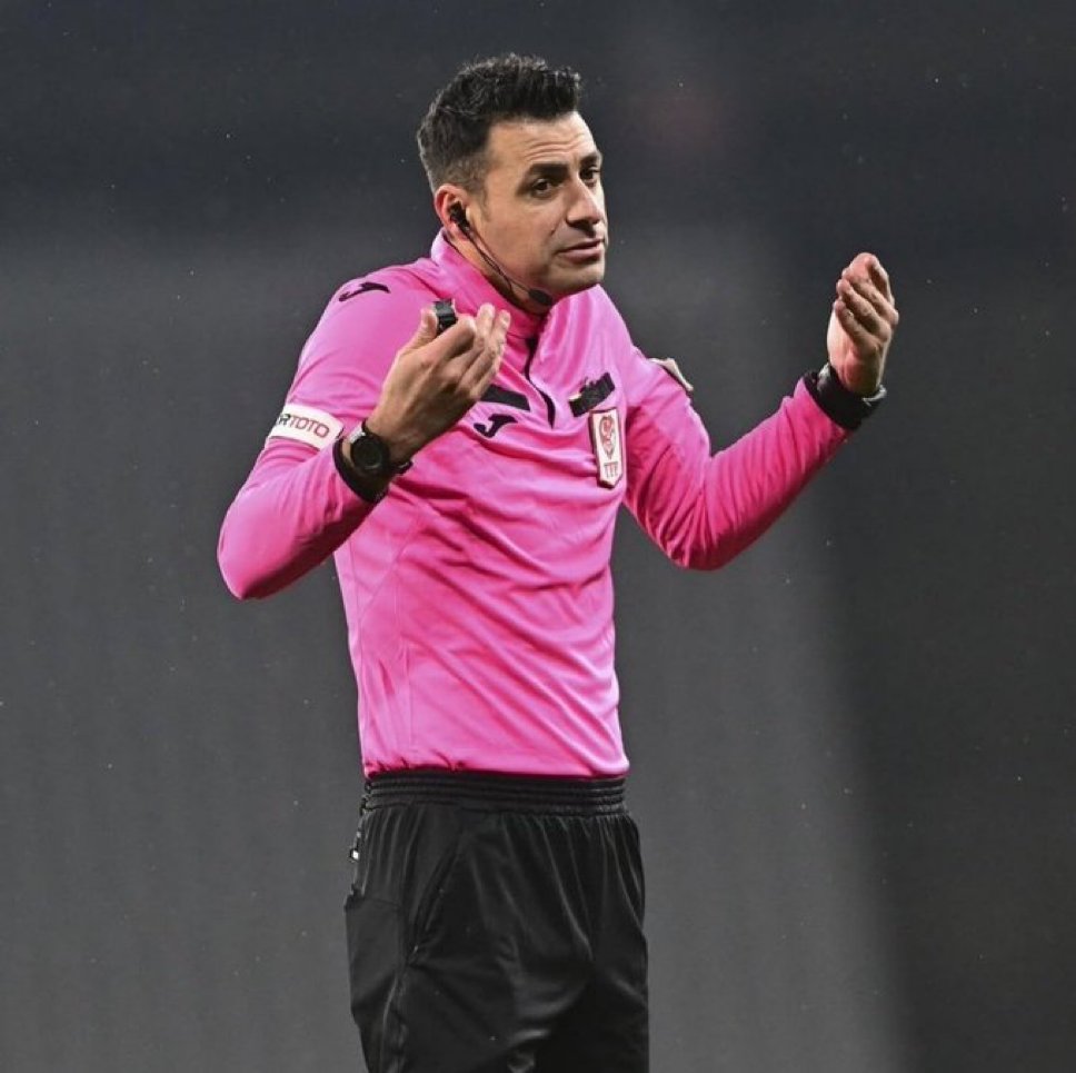 72 dakikada Ali maçalan tarih yazdı!

gs: 13 faul, 0 sarı kart
alanya: 2 faul, 3 sarı kart

adalet falan değil, rezaletin belgesi.
bu maç değil, tiyatro.