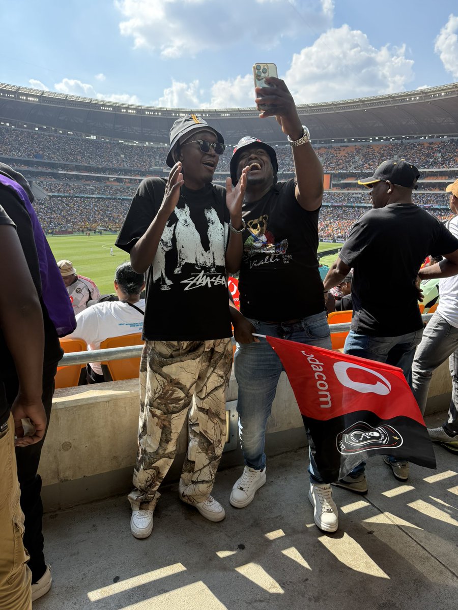 ExitRockaz's tweet photo. Still Too Legit To Quit Aftef The Defeat!!

#amakhosiforlife✌️ 

#Rockaz

🐐 https://t.co/gq8MrZ23fp