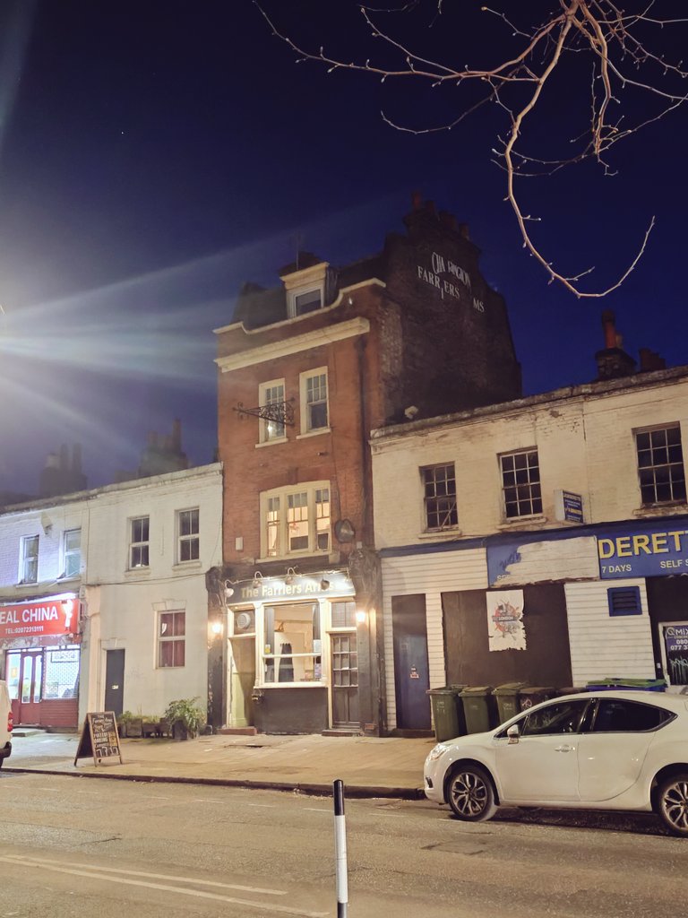 SELondonBoozers's tweet photo. Like old Flame this pub. Had a few, Saturday night, want to watch the football &amp; warm up. Hello Farriers how you doing #SE8 🍻🍻 https://t.co/AwHATuLq9c