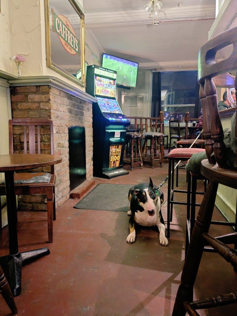 SELondonBoozers's tweet photo. Like old Flame this pub. Had a few, Saturday night, want to watch the football &amp; warm up. Hello Farriers how you doing #SE8 🍻🍻 https://t.co/AwHATuLq9c
