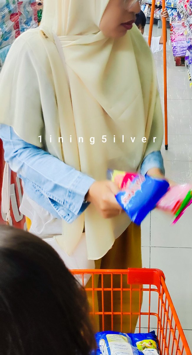 1ining5ilver's tweet photo. Belanja tipis2 with challenge no undies 👙 deg deg serr katanya 😍
. 
. 
. https://t.co/nDVWIBUHlR