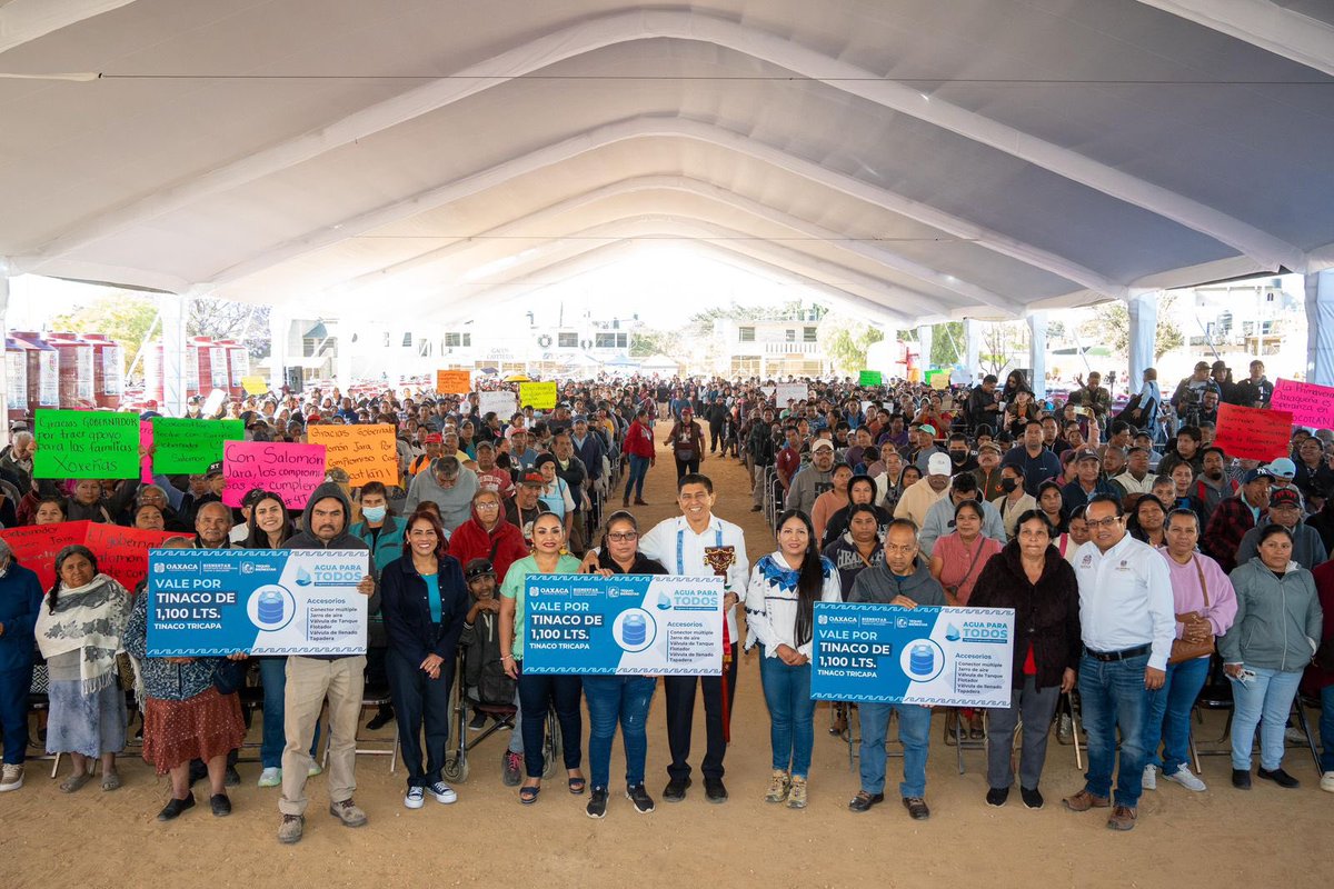 salomonj's tweet photo. ¡En la temporada de estiaje, el agua no puede convertirse en angustia! 💧

✅Con el programa integral #AguaParaTodos, entregamos mil 100 tinacos en Santa Cruz #Xoxocotlán para ayudar a las familias a almacenar el vital líquido. Esta acción es prevención y responsabilidad. https://t.co/bBmfe403JP