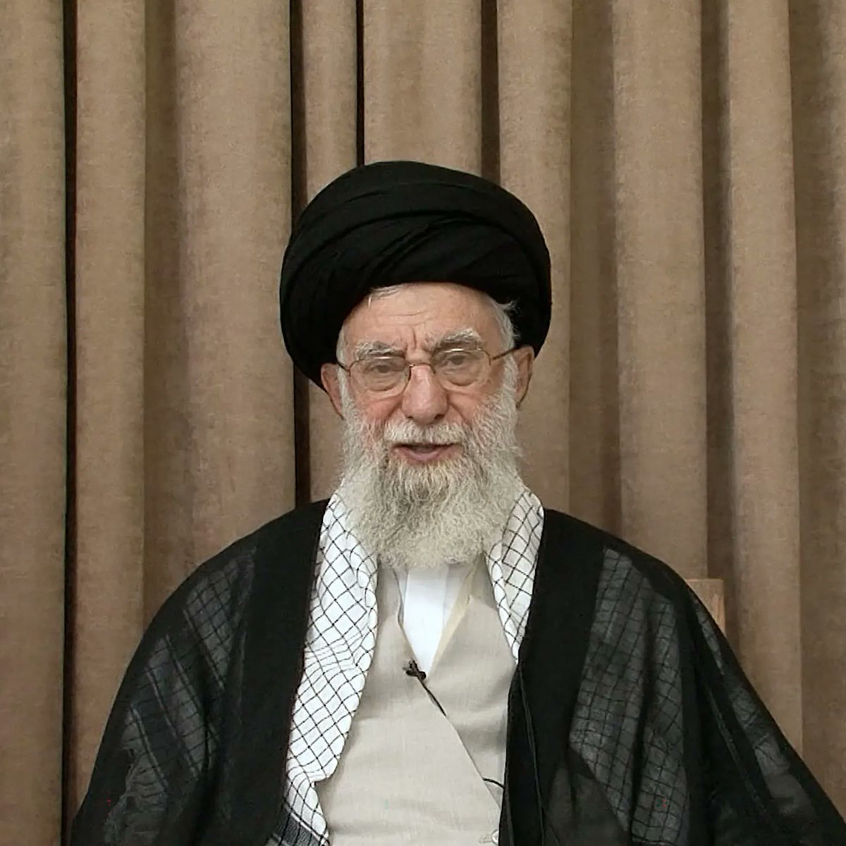 MarioNawfal's tweet photo. 🚨🇮🇷 Khamenei's daughter-in-law is dead. Khamenei's son-in-law is dead.

Israel dropped 30 bombs on that compound and killed the Supreme Leader's family.

This changes the psychological nature of this war entirely. Regardless of whether Khamenei himself survived.

If he's alive, he just lost members of his immediate family to Israeli bombs.

If he's dead, his children watched their spouses die in the same strike.

Source: yediotnews