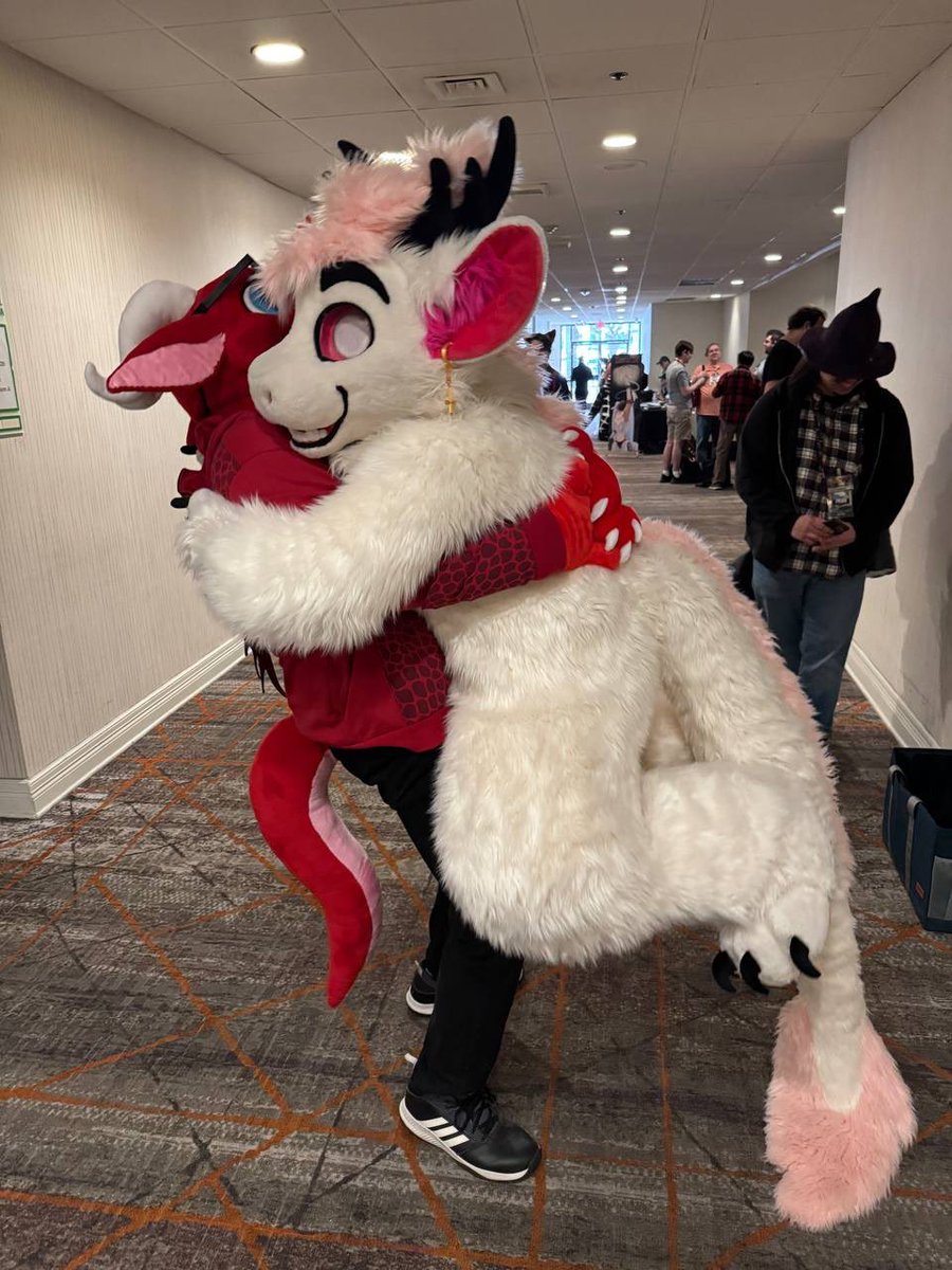SkullFugg's tweet photo. I’m flying!! 
#furry #fursuit https://t.co/RLxIBhxjZ2