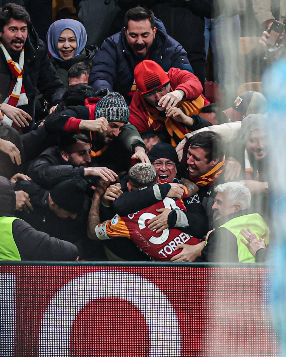 KİM SEVMESİN BE SENİ GALATASARAYIMM