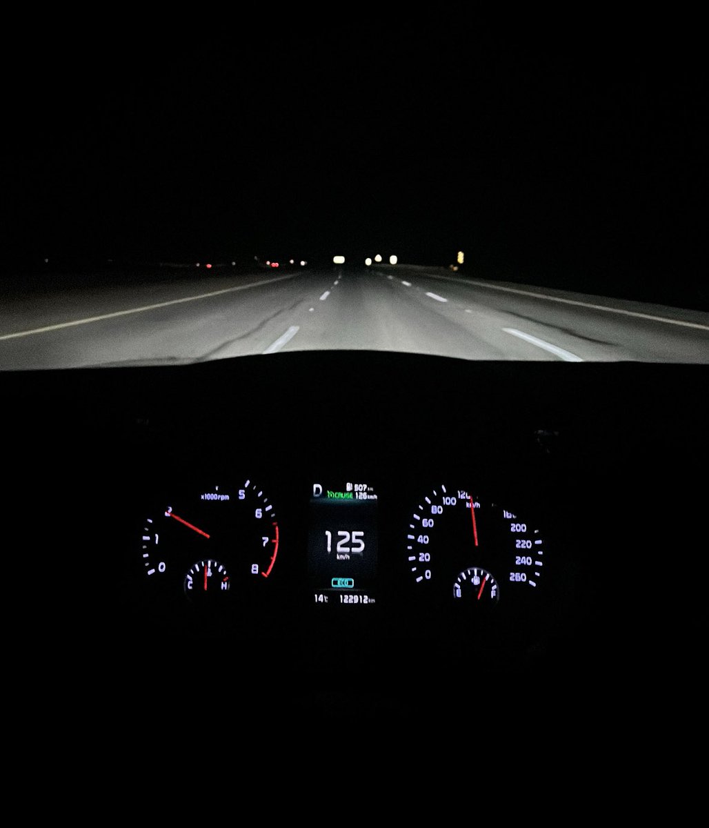aadeel_99's tweet photo. حين يهرب البعض من عواصم بلدانهم خوفًا من الحرب، نحن نتجه إلى عاصمتنا الرياض مطمئنين، لأننا نثق أن خلفنا دولة راسخة، وجيشًا قويًا، وقيادةً حكيمة تضع أمن الوطن و المواطن فوق كل اعتبار. https://t.co/SMvBLkGk4N