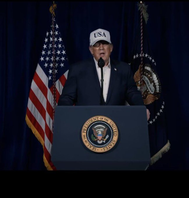 Este es el hombre más malvado del mundo hoy en día.  Él personalmente ordenó la masacre de 100.000 civiles iraníes. 40.000 asesinados en sólo dos días.  Por supuesto que los izquierdistas saldrán en su defensa.