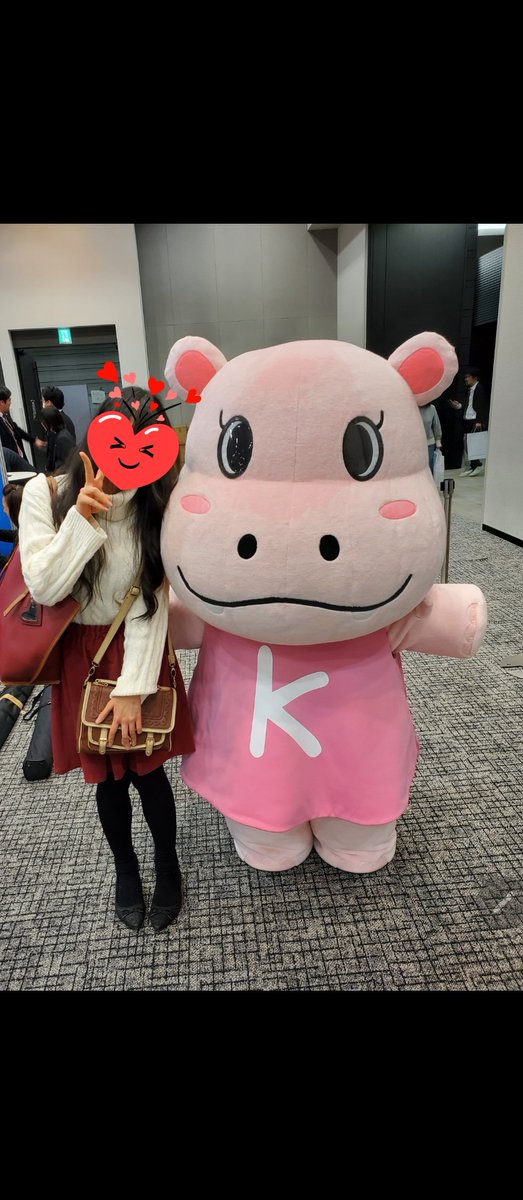 hanamiiim's tweet photo. オプションって難しく見えるけど奥が深くて実はとっても面白いいい(*ﾉωﾉ)❤
オプション業界の第1線でご活躍されている守屋さん(*´ `*)とオプションイメージキャラクターかば子ちゃん✨
 #投資戦略フェア #日本取引所グループ #オプション #守屋さん #かば子  #株 #投資 https://t.co/o1dWDKlP6Y