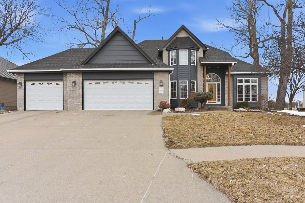 CindyKinzey's tweet photo. 111 Shoreline Drive, Carter Lake, IA, 51510
4 bed | 4 bath 3946 Sq. Ft.
Active | 585000
https://t.co/69QMieD3ya
Live the lake life on Carter Lake in this stunning waterfront two-story with private dock and backyard oasis featuring expansive patio and firepit where everyday... https://t.co/NmEjApHzAT