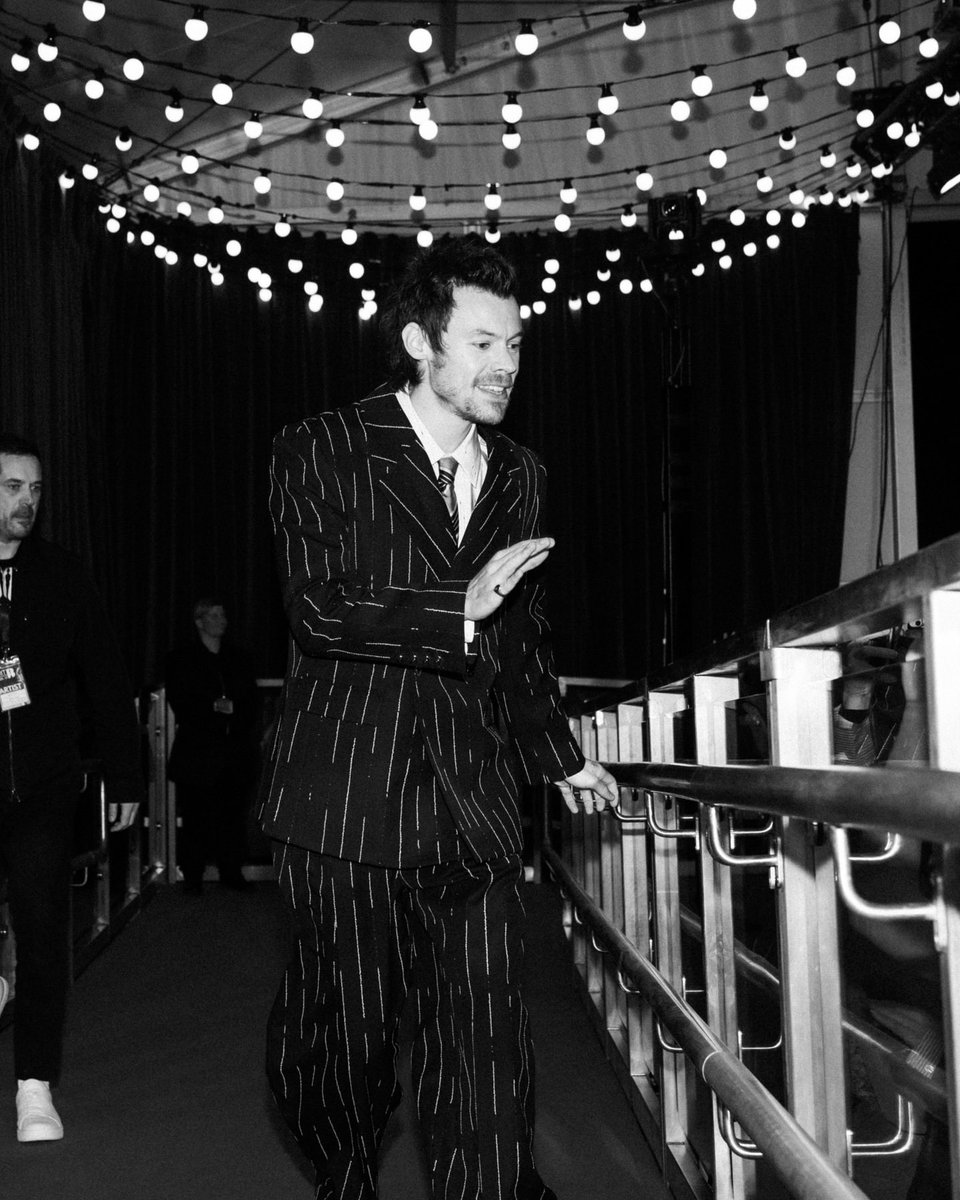 O SORRISO! Harry chegando na arena Co-Op Live para o Brit Awards 2026