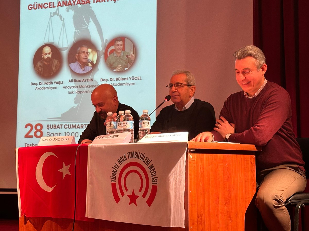 Bugün Eskişehir Halk Temsilcileri Meclisi olarak Doç. Dr. Fatih Yaşlı, Doç. Dr. Bülent Yücel ve Anayasa Mahkemesi Eski Raportörü Ali Rıza Aydın'ın katılımıyla  "Anayasanın Anlamı ve Güncel Anayasa Tartışmaları" başlıklı etkinliğimizi gerçekleştirdik.
