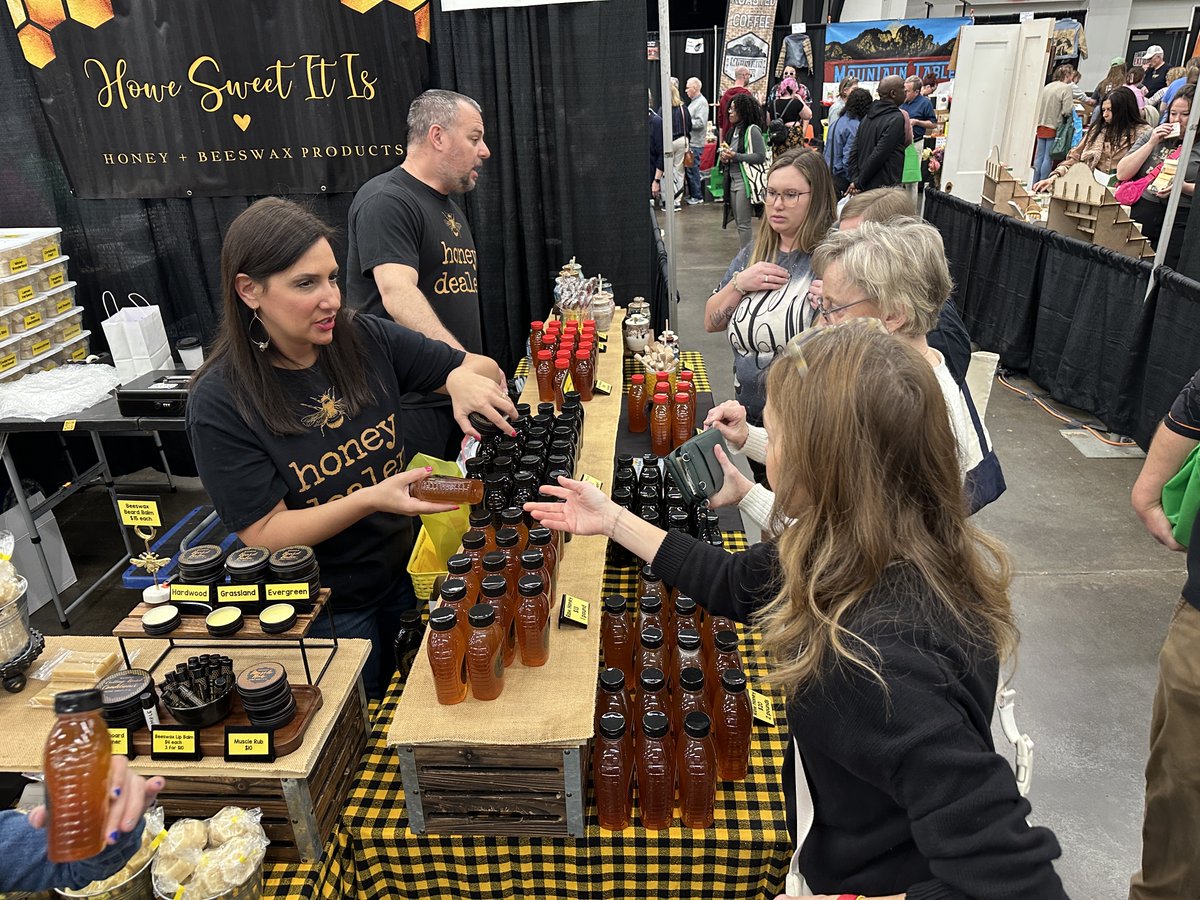 WVDeptofAg's tweet photo. If you’re not at the #WinterBlues Farmers Market right now, you’re missing out! Join us at the Charleston Coliseum until 5pm where you can shop from 134 farmers/producers. #BuyLocal and support WV Agriculture! https://t.co/BDIlVT8642
