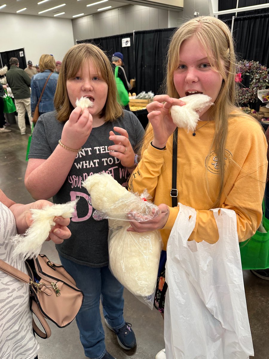 WVDeptofAg's tweet photo. If you’re not at the #WinterBlues Farmers Market right now, you’re missing out! Join us at the Charleston Coliseum until 5pm where you can shop from 134 farmers/producers. #BuyLocal and support WV Agriculture! https://t.co/BDIlVT8642