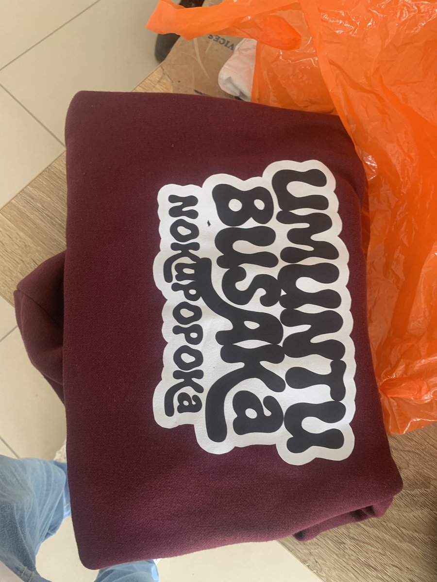 rapdollar_'s tweet photo. Umuntu busaka nokupopoka :Good quality hoodies,caps and t shirts  ☎️what’s app 0779505251 https://t.co/IFxrpHh8sI https://t.co/0RhNXw5NXx