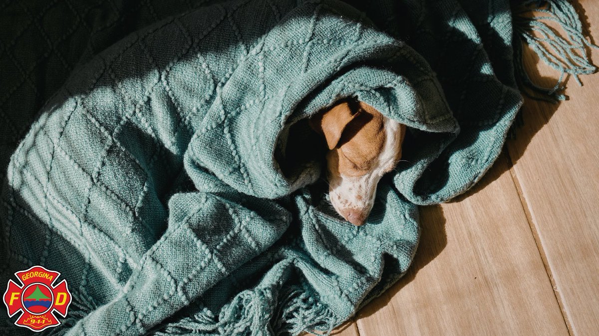 georginafire's tweet image. Be ready if the heat stops working. Use extra layers of clothes and blankets to stay warm. If you use an emergency heat source, keep anything that can burn at least 1 metre away. For more info, visit georgina.ca/fire #Cozy #Warm #WinterSafety