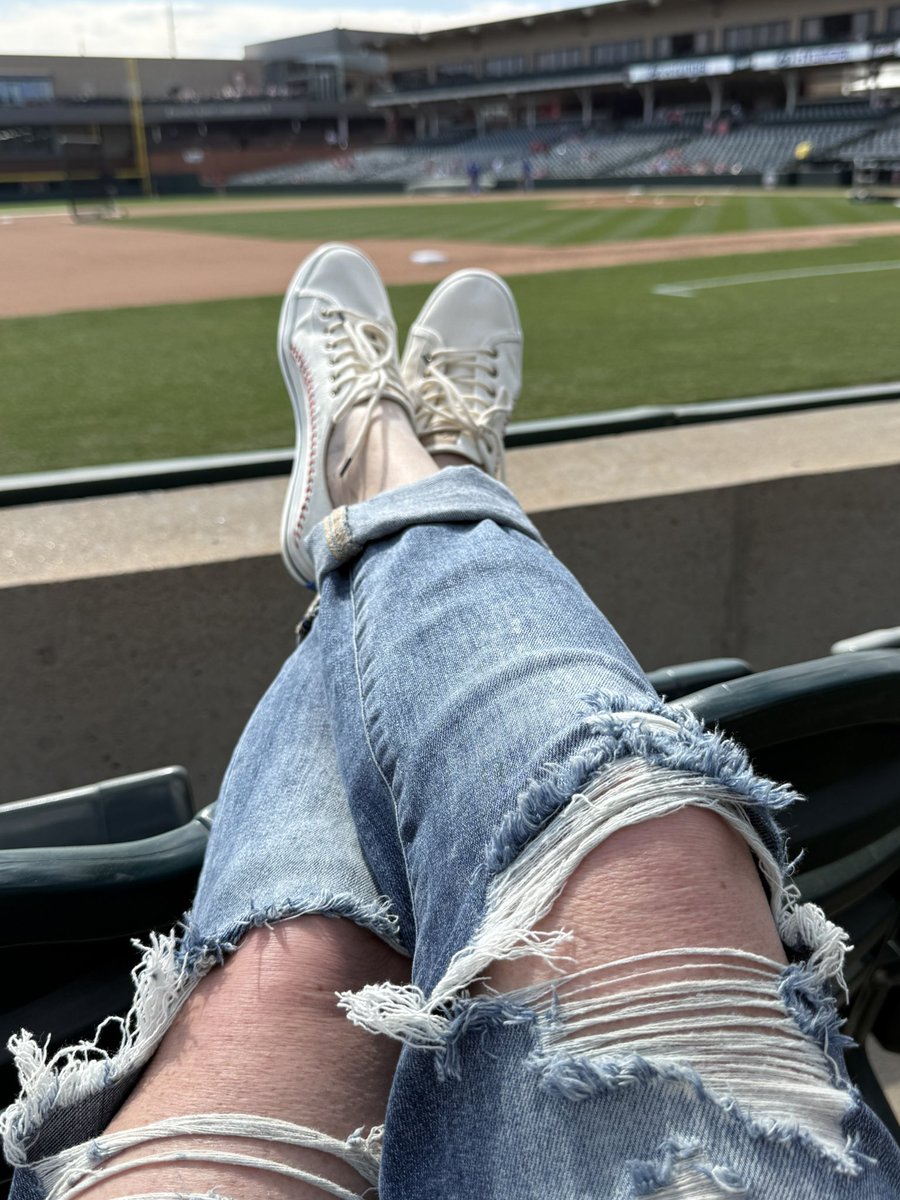 rstukenborg's tweet image. The only thing going to be hotter than this corner today is the outside temps. 

Preemptive apologies for the Cloud Dancer shade legs I’m gonna be rockin if I have to put shorts on. 

In the meantime, sunscreen and hydrate people!