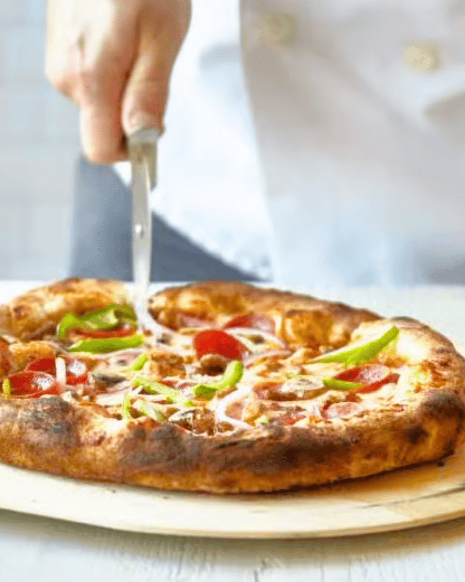 There's something about a fresh pizza being sliced that never gets old.

Share this post with someone who always goes for the first slice.

#BestPizza #7Pie