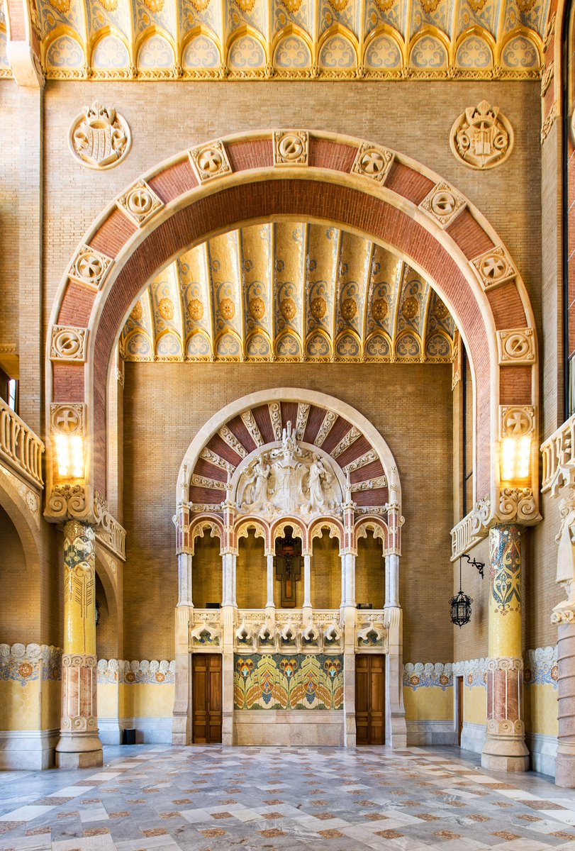 En una època políticament encara pitjor que l'actual, #taldiacomavui de 1878 un jove Lluís Domènech i Montaner publicà el manifest del Modernisme: "En busca de una arquitectura nacional", un text que sovint s'explica malament i on "nacional" no fa referència a Catalunya. Fil 📜