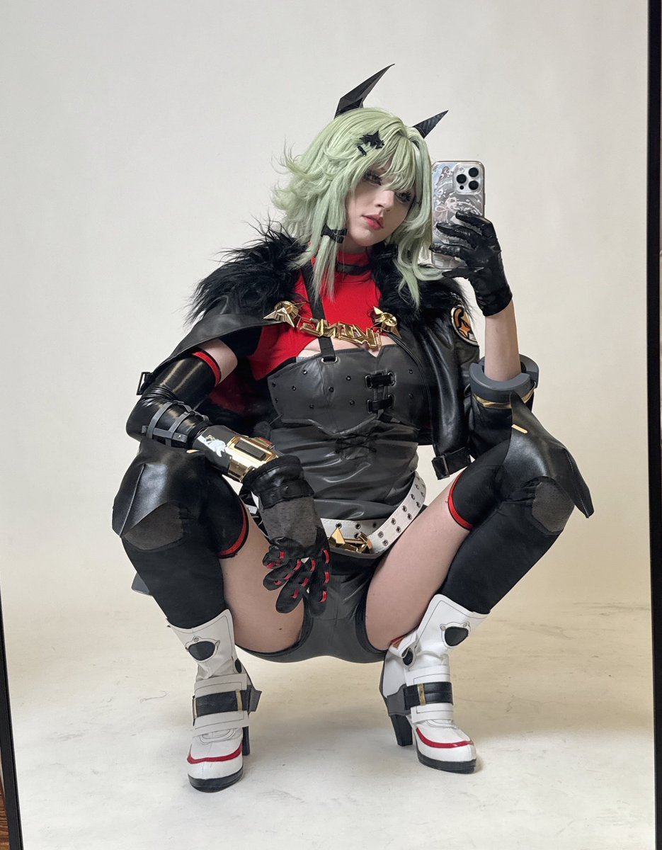 ellie જ⁀➴ tweet media