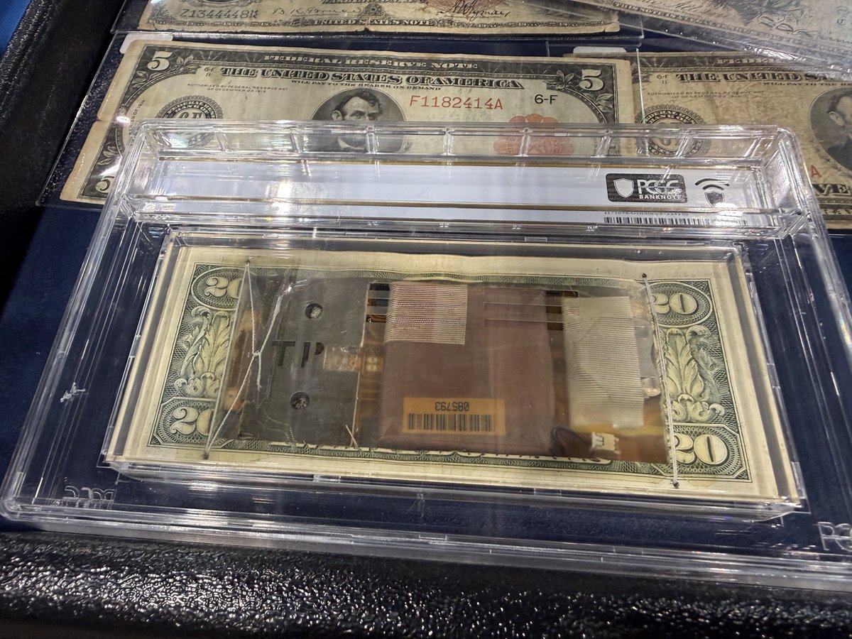 ANACoins's tweet image. Spotted these interesting pieces on the floor! What's something you saw at the National Money Show that caught your eye? 👀

#CoinCollecting #NationalMoneyShow #HistoryInYourHands