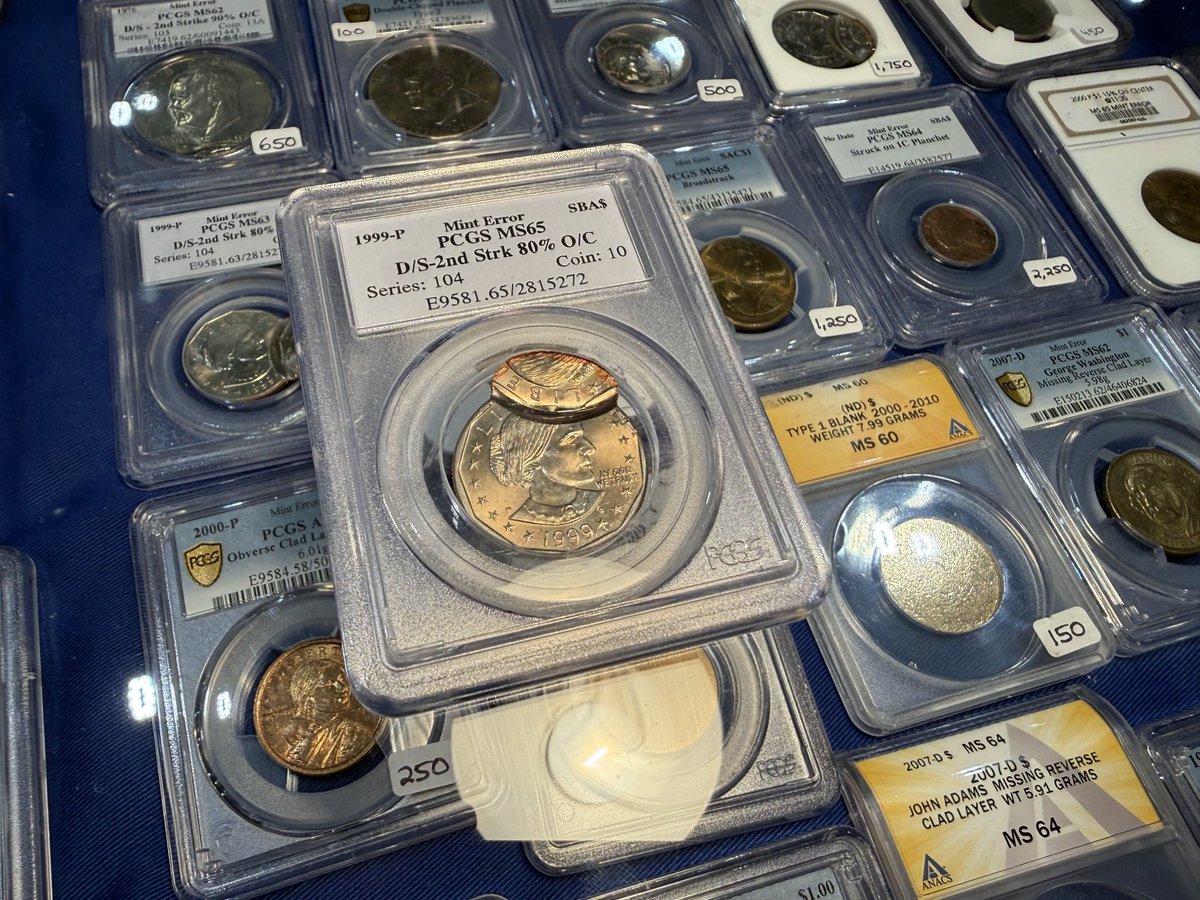 ANACoins's tweet image. Spotted these interesting pieces on the floor! What's something you saw at the National Money Show that caught your eye? 👀

#CoinCollecting #NationalMoneyShow #HistoryInYourHands