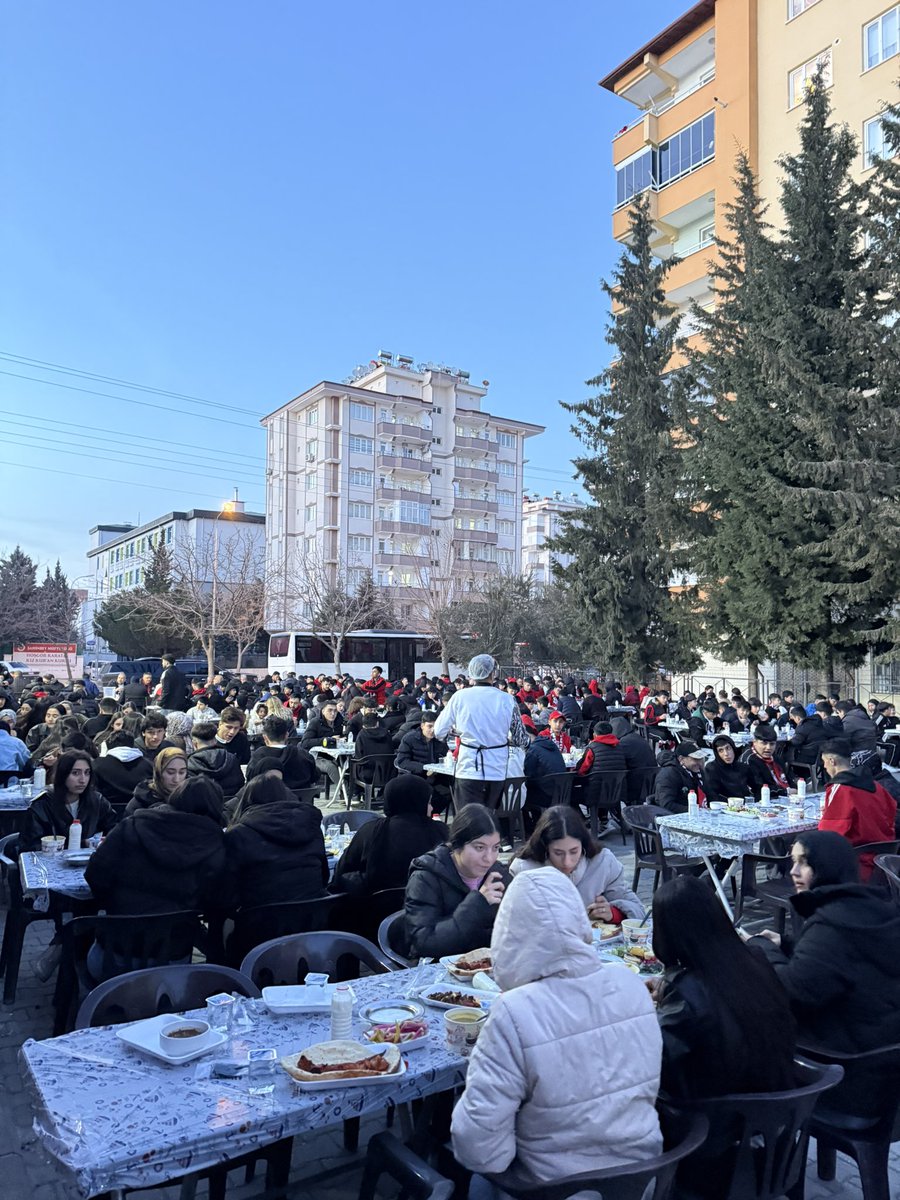 ForzAntepGrubu's tweet photo. GELENEKSEL FORZANTEP İFTAR YEMEĞİ

Her sene geleneksel hale getirdiğimiz ForzAntep Grubu iftar yemeğinin ilk etabını bu senede gerçekleştirmiş bulunmaktayız. Düzenlediğimiz İftar etkinliğimize katılım sağlayan tüm kardeşlerimize teşekkür ederiz. 

#ForzAntepGrubu https://t.co/UmZGADZ8v3