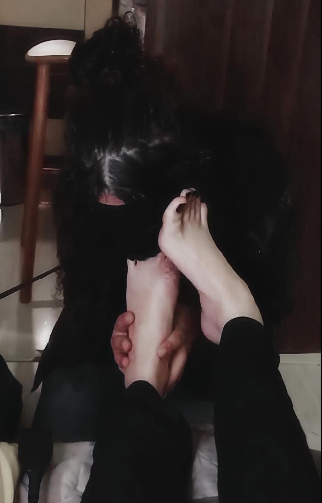 herservant7's tweet photo. Käḷäḅ - FetNoir 🗡️🦇🥀🖤✨

Privacy 100 Mídias + 

https://t.co/QmtaC8jftl https://t.co/wILU9uk554
