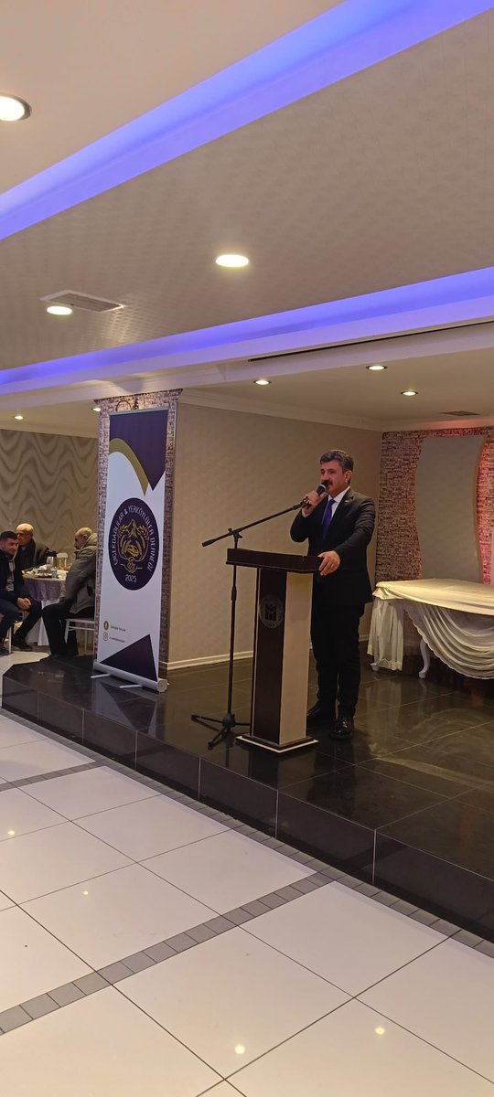 IttifakPartisi's tweet photo. GENEL BAŞKANIMIZ, YENİMAHALLE’DE HALKIMIZLA BULUŞTU

Genel Başkanımız Sayın Ferhat Yılmaz, Yenimahalle’de faaliyet gösteren Çiçekdağlılar ve Yerköylüler Derneği tarafından düzenlenen anlamlı iftar programına katılarak hemşehrilerimizle aynı sofrada bir araya geldi. Samimi ve sıcak bir atmosferde gerçekleşen programda birlik, beraberlik ve kardeşlik duyguları en güçlü şekilde hissedildi.

Genel Başkanımız konuşmasında Ramazan ayının; paylaşmanın, dayanışmanın, yardımlaşmanın ve gönülleri birleştirmenin müstesna zamanı olduğuna dikkat çekti. Coğrafyamızda yaşanan gelişmelere değinerek, böylesi dönemlerde toplumsal birlik ve beraberliğin her zamankinden daha büyük bir önem taşıdığını vurguladı.

“Birlikte güçlü, dayanışma içinde kararlıyız” mesajını yineleyen Genel Başkanımız, gönül köprüleri kurmaya ve milletimizle omuz omuza yürümeye devam edeceklerini ifade etti.

Türkiye İttifakı Partisi olarak; halkımızla el ele, gönül gönüle olmaya; aynı sofrada buluşup aynı idealler etrafında kenetlenmeye kararlılıkla devam edeceğiz.

Türkiye İttifakı Partisi