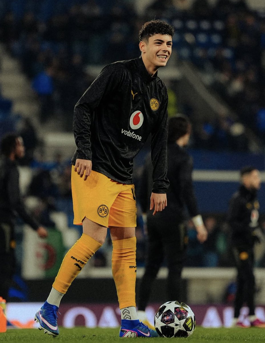 🚨JUST NOW - Italian Starboy Samuele Inacio (17) has officially made his Dortmund senior debut vs Bayern Munich in the Der Klassiker

Italy’s soon-to-be #10 has arrived⭐️